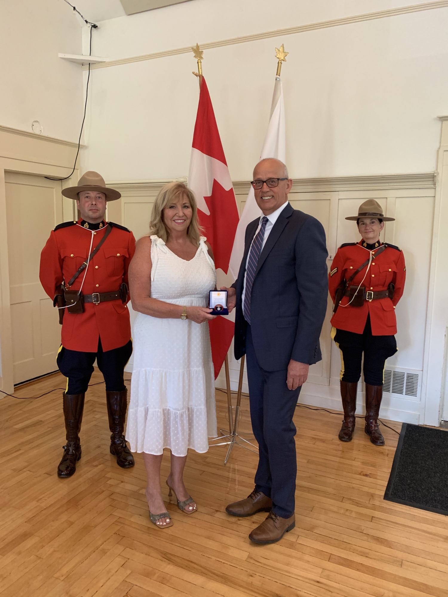 On July 19, 2022, at the Fort Langley Community Hall, Langley-Aldergrove MP – Tako Van Popta handed out the Queen Elizabeth II Platinum Jubilee award to Deborah Silvester, an outstanding Canadian who has contributed to making Canada a better country by improving lives around her.